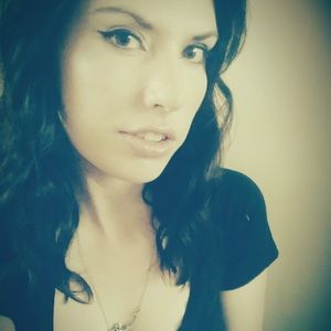 Meet your Posher, Claire